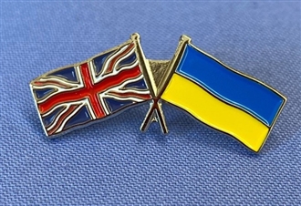 UK & UKRAINE FLAG PIN BADGE